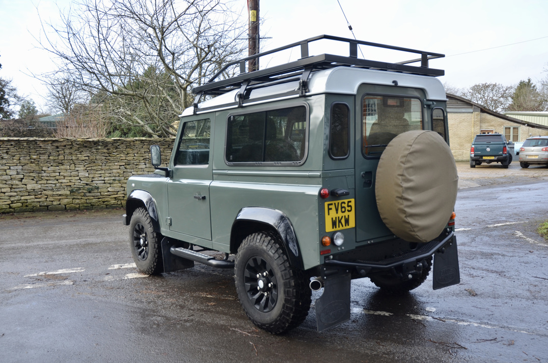Land Rover Defender 90 XS Station Wagon gallery image 11