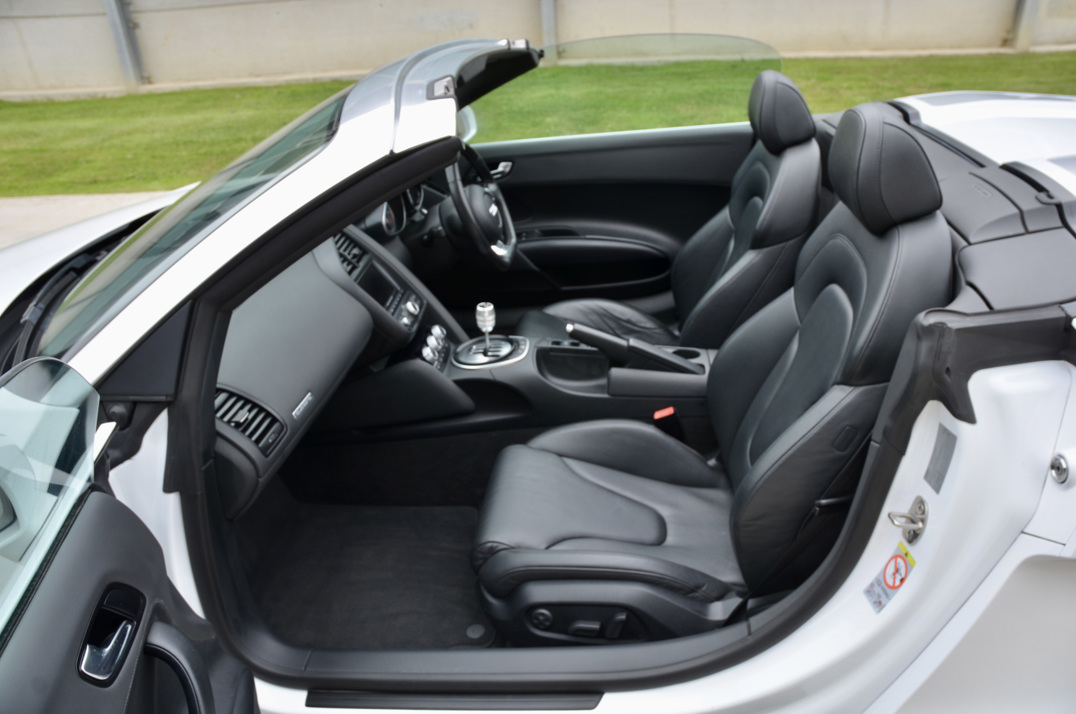 Audi R8 Spyder V8 Manul . gallery image 42