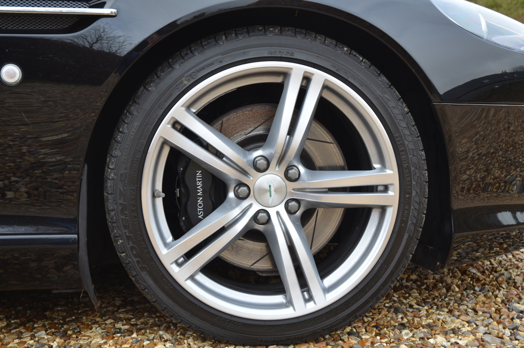 Aston Martin  Db-9 Manual gallery image 24