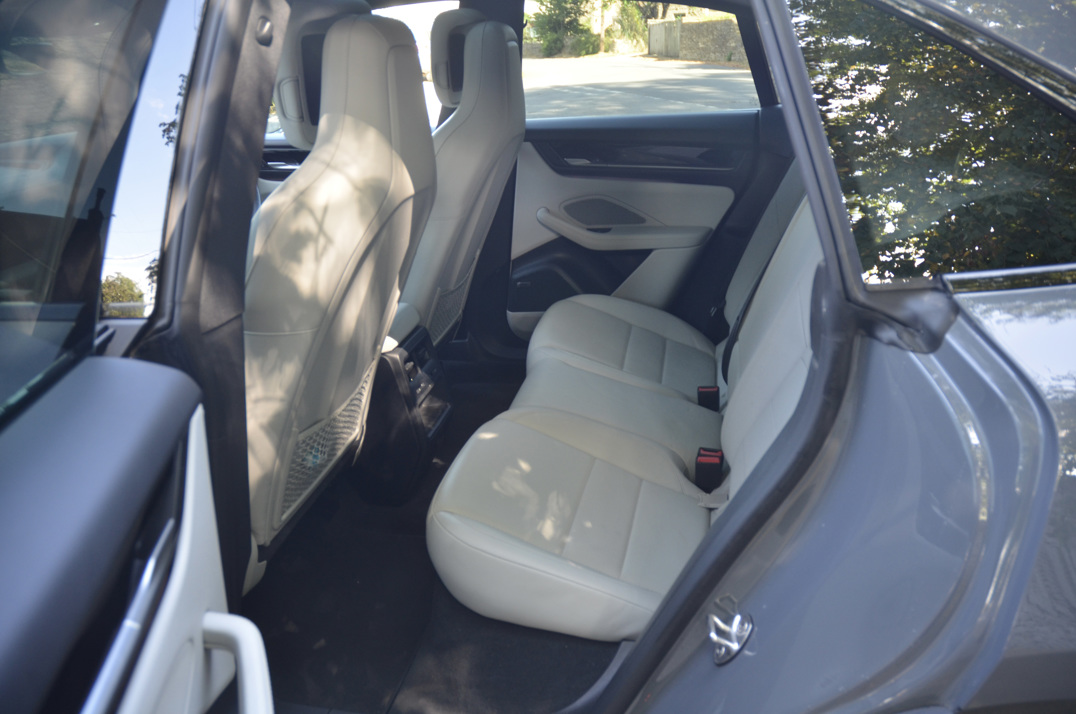 Porsche Macan 4s Electric gallery image 32