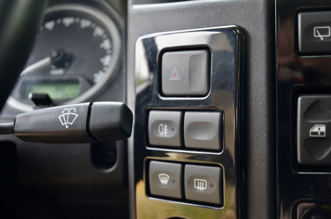 Land Rover Defender 110 2.2 TDCI Automatic 9 - Seater gallery image 46