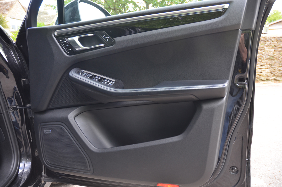 Porsche Macan 3.0 S PDK. 17K In optional extras FP+PSSH gallery image 28