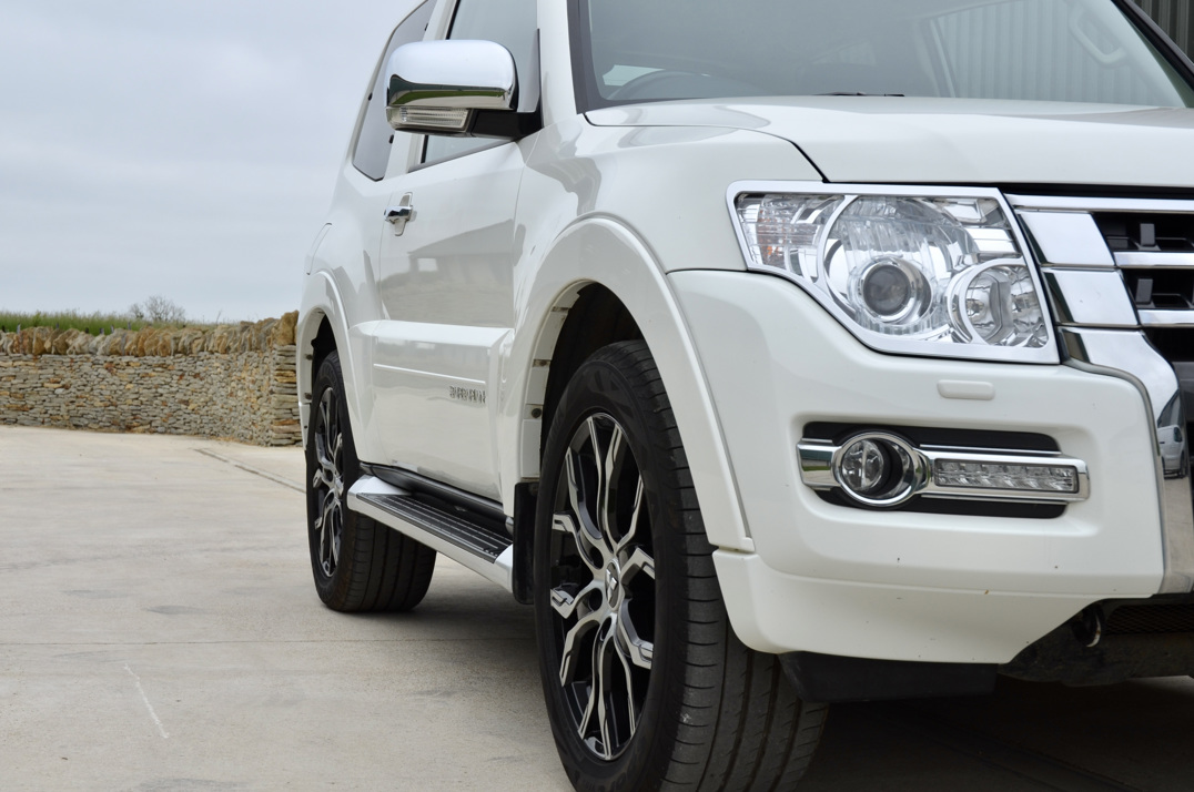 Mitsubishi Shogun 3.2 DI-D Barbarian Auto SWB gallery image 16