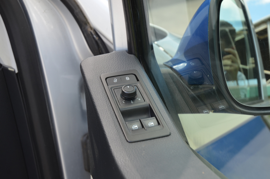 Volkswagen T30 LWB Camper 2016 gallery image 25