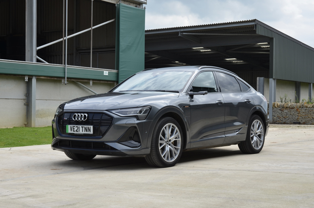 Audi E - Tron Launch Edition 55 Quattro 300Kw. gallery image 2