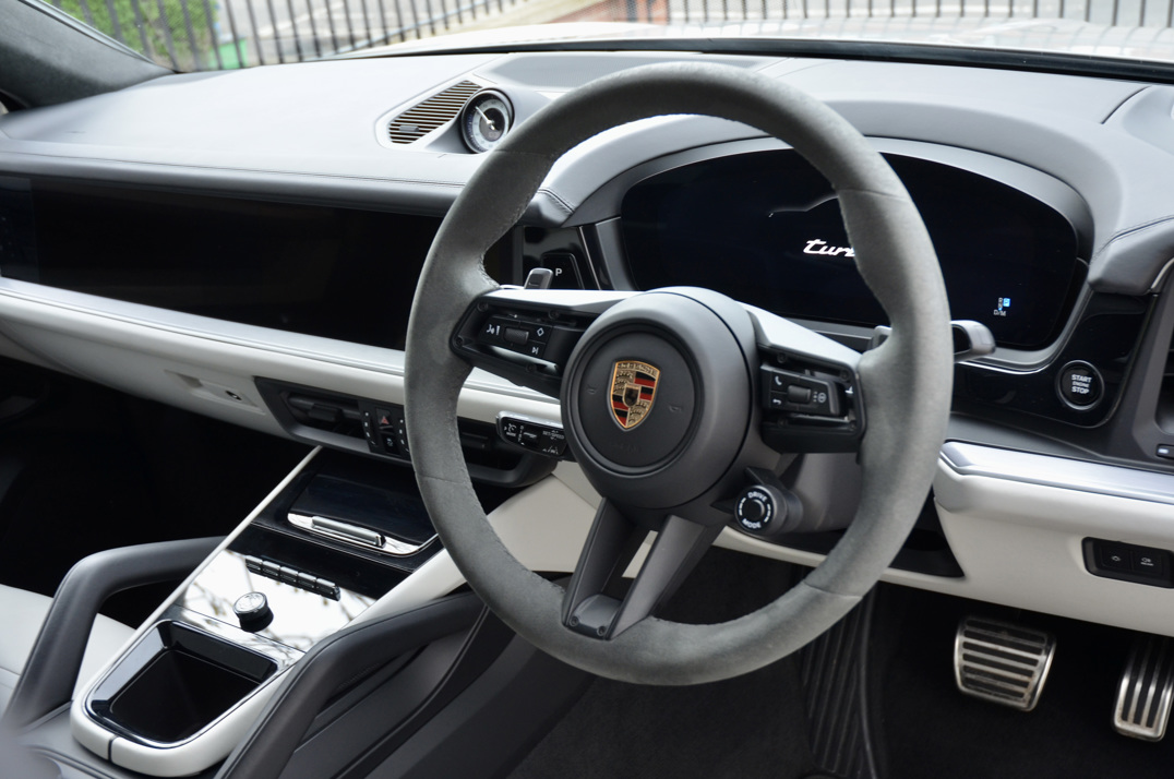 Porsche Cayenne Turbo Hybrid.. 2024 gallery image 27