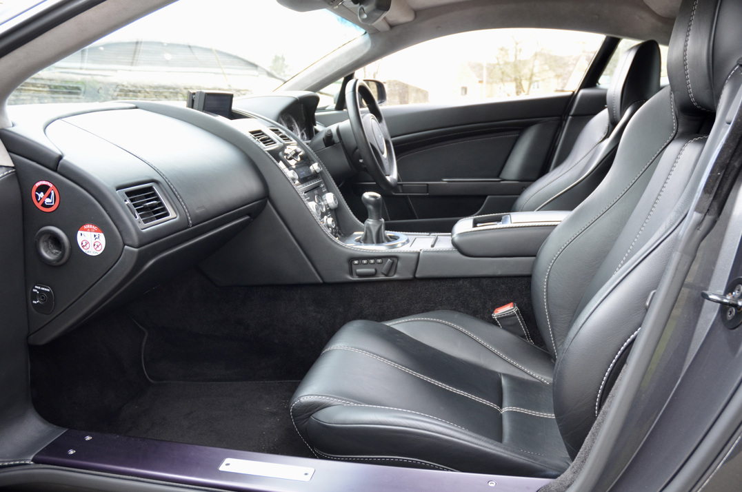 Aston Martin Vantage 4.7 Manual Coupe. gallery image 38