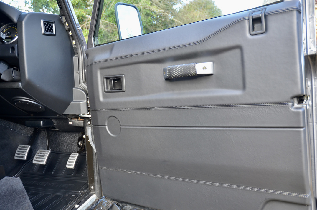 Land Rover Defender XS Landmark Edition 2.2 TDCI gallery image 26