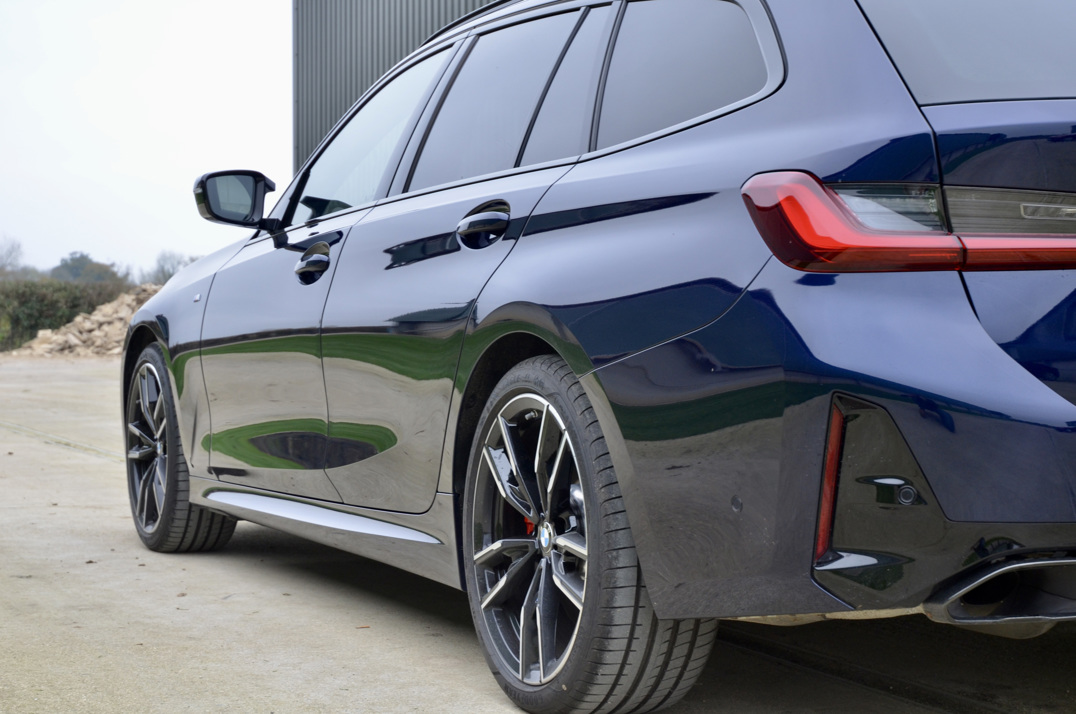 BMW - M340D MHEV X Drive Touring. gallery image 12