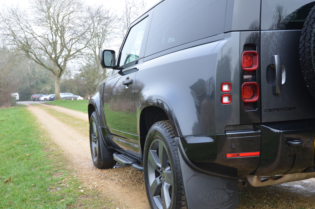 Land Rover Defender 90 X Dynamic HSE 3.0D MHEV gallery image 12