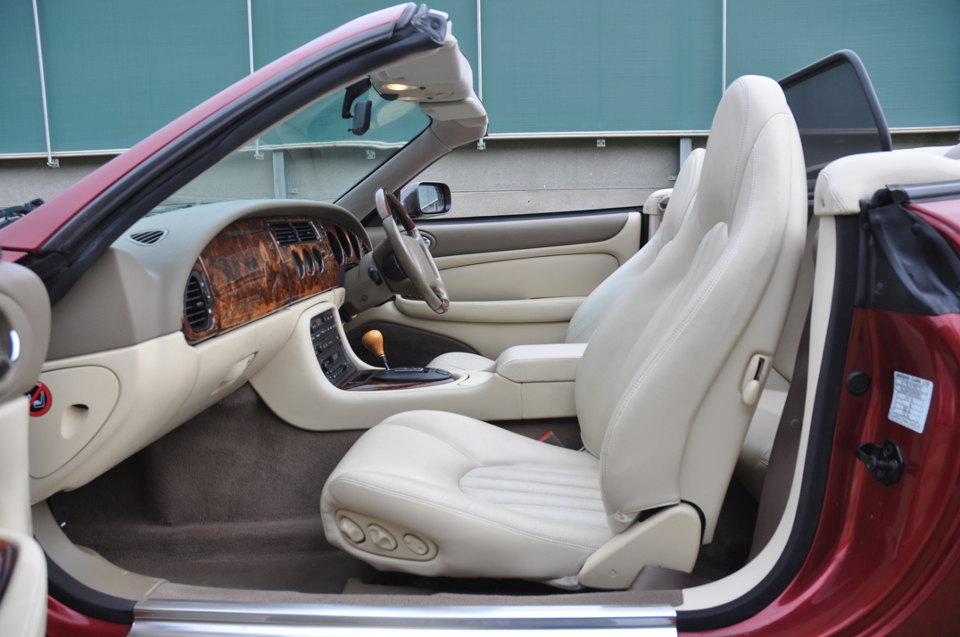 Jaguar XK8 Convertible gallery image 29