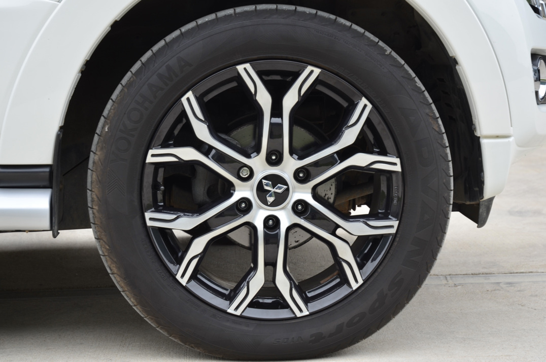 Mitsubishi Shogun 3.2 DI-D Barbarian Auto SWB gallery image 21