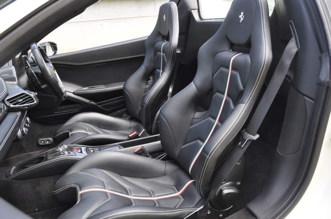 Ferrari 458 Spider DCT gallery image 31