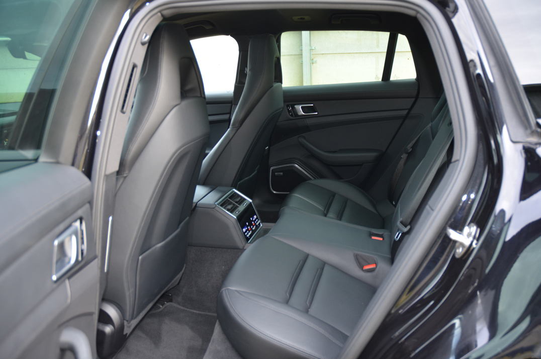 Porsche Panamera 4 V6 Sport Turismo 5dr Petrol Plug-in Hybrid PDK 4WD. gallery image 43