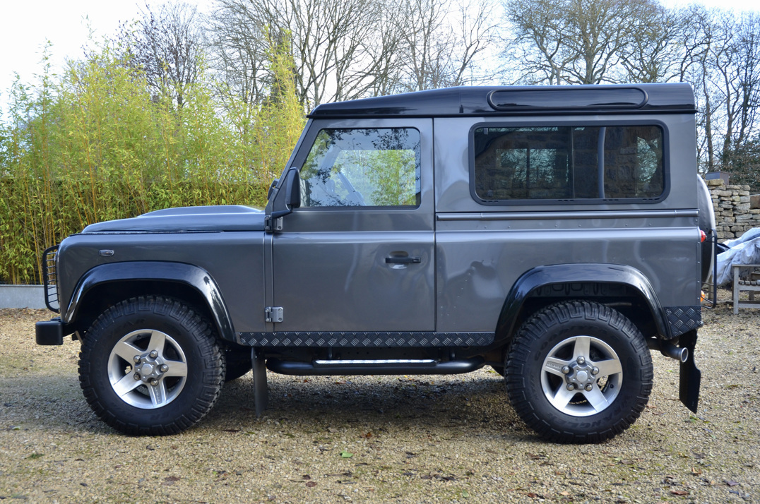 Land Rover Defender XS Landmark Edition 2.2 TDCI gallery image 9