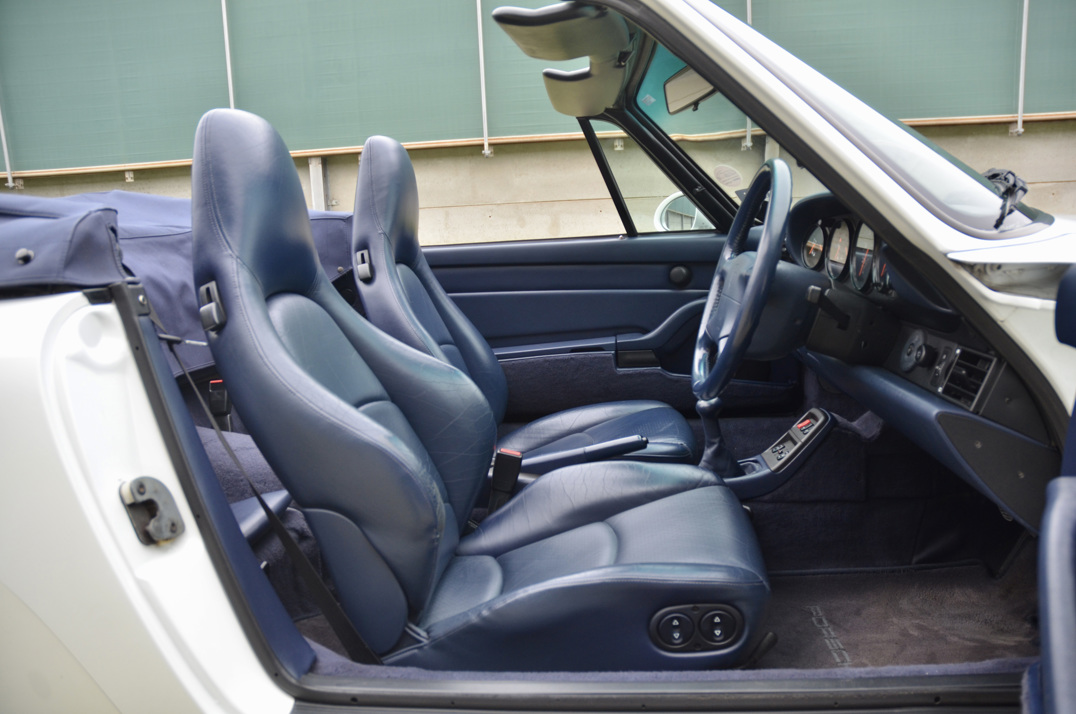 Porsche 911 (993) Carrera 3.6 Manual Cabriolet. gallery image 33