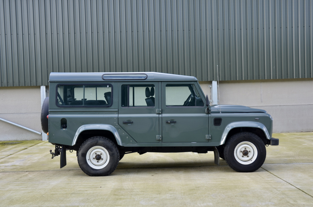 Land Rover Defender 110 County TD 7 Seater Estate gallery image 5