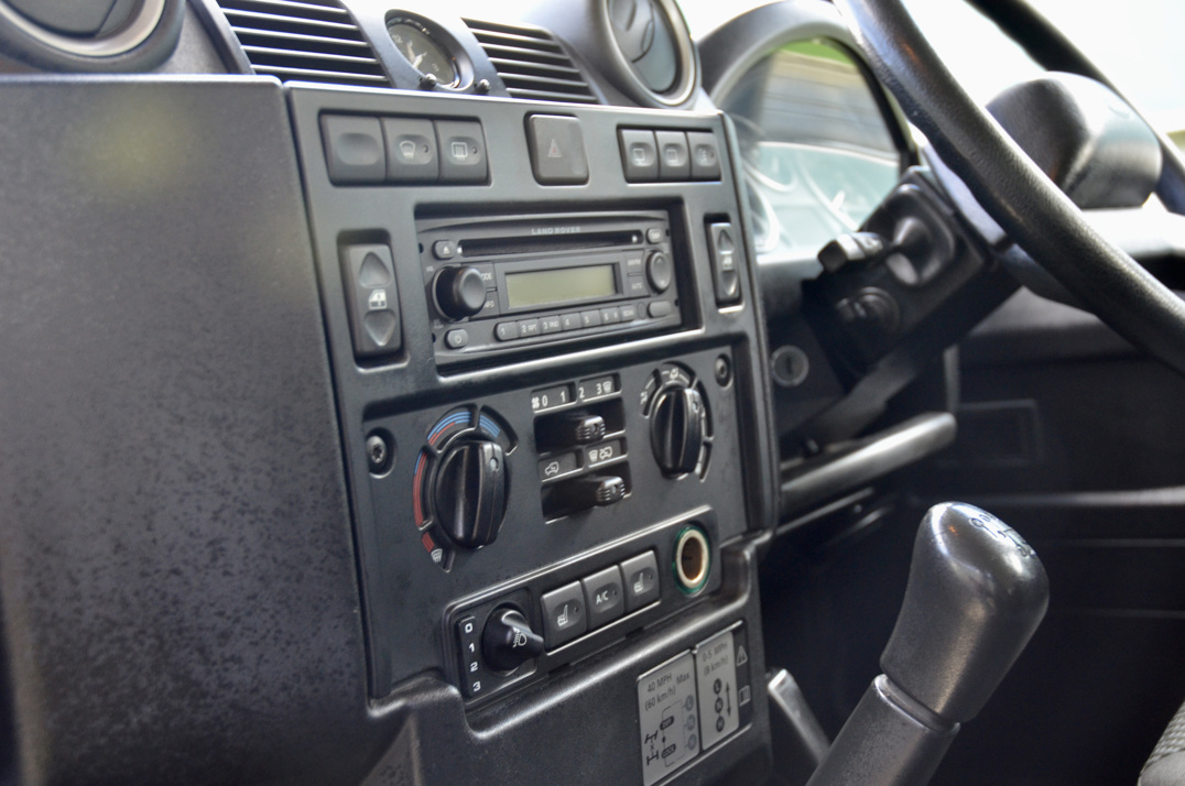 Land Rover Defender 110 County TD 7 Seater Estate gallery image 21