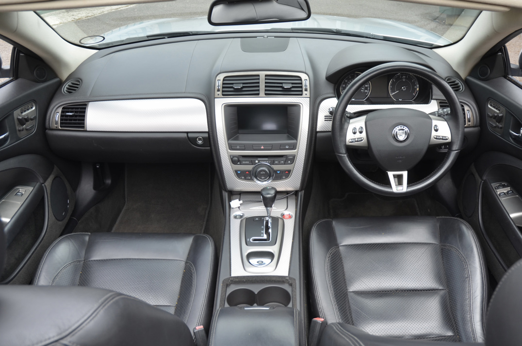 Jaguar XKR 4.2 Auto Convertible gallery image 31