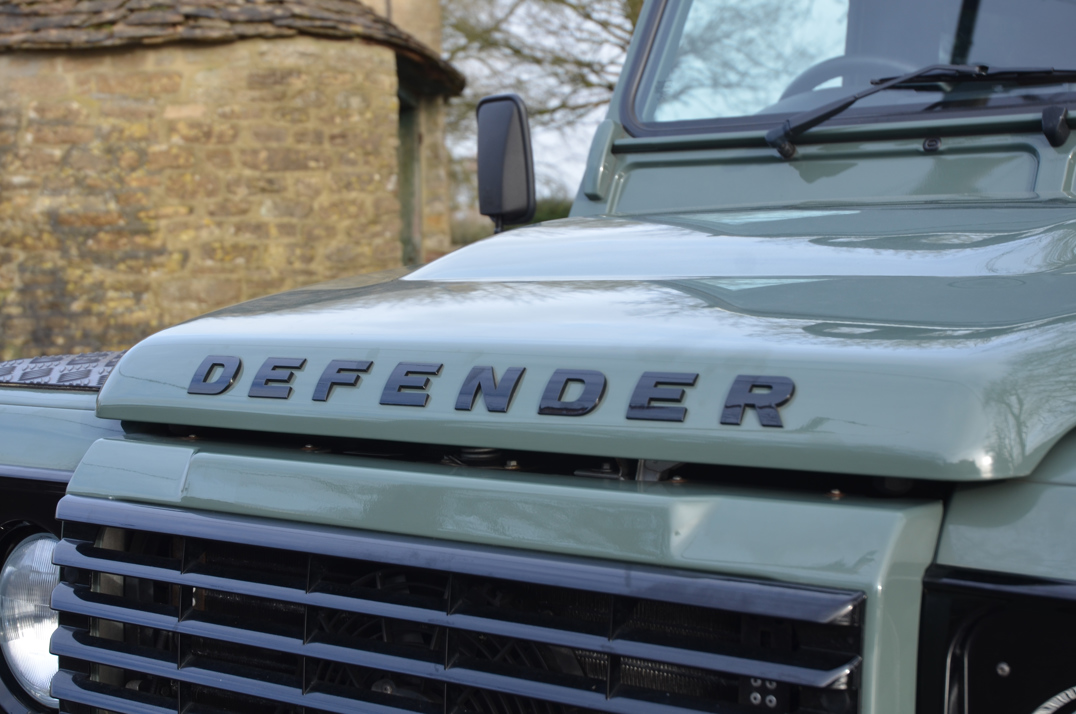 Land Rover Defender 90 XS Station Wagon gallery image 21