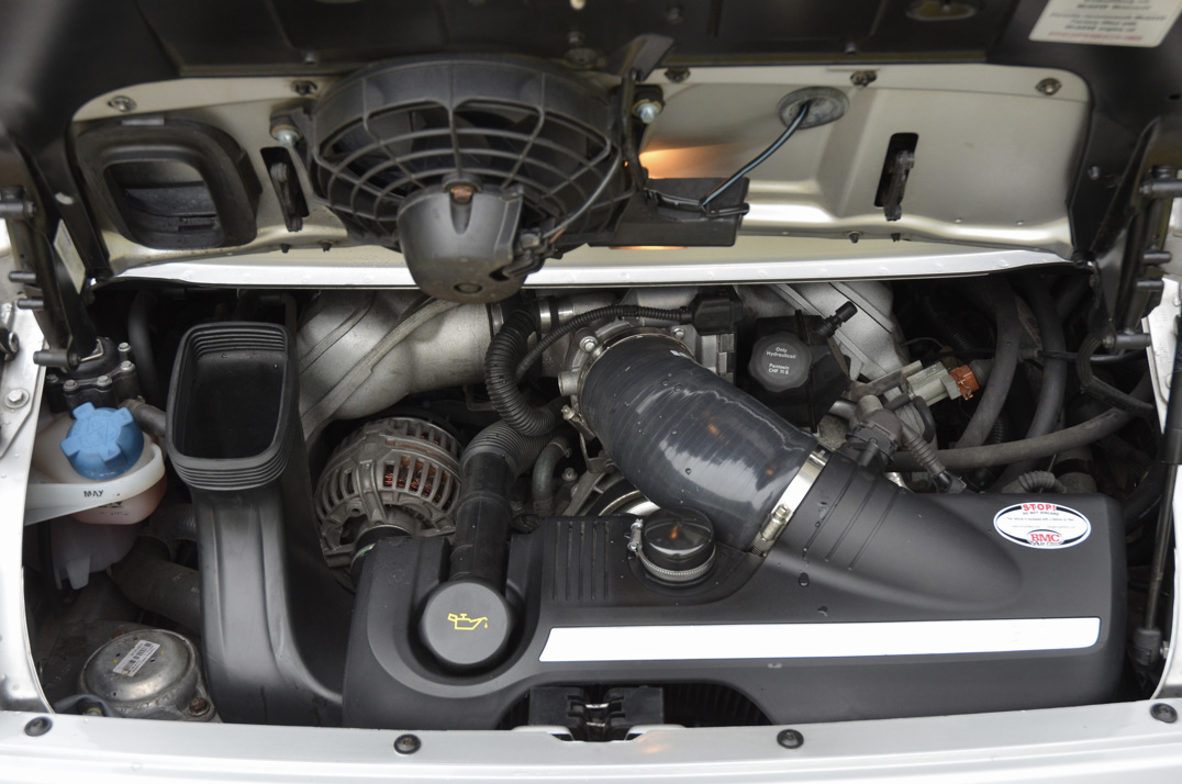 Porsche Carrera 911 C4S Cabriolet Manual. gallery image 37