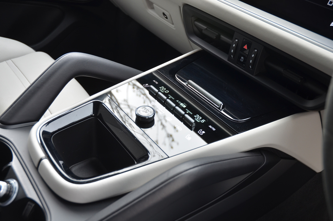 Porsche Cayenne Turbo Hybrid.. 2024 gallery image 38