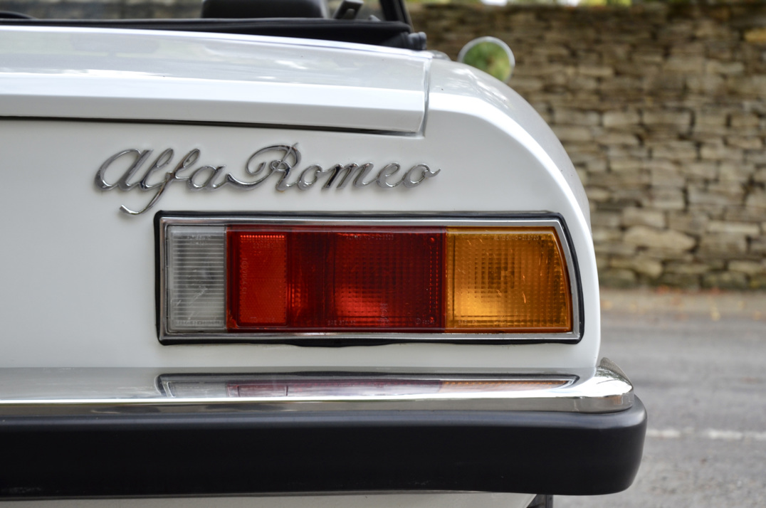 Alfa Romeo 2000 Veloce Spider 1972 gallery image 32