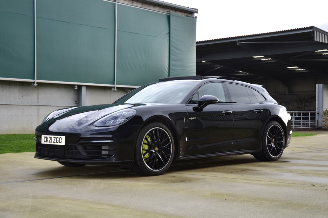 Porsche Panamera 4 V6 Sport Turismo 5dr Petrol Plug-in Hybrid PDK 4WD. gallery image 5