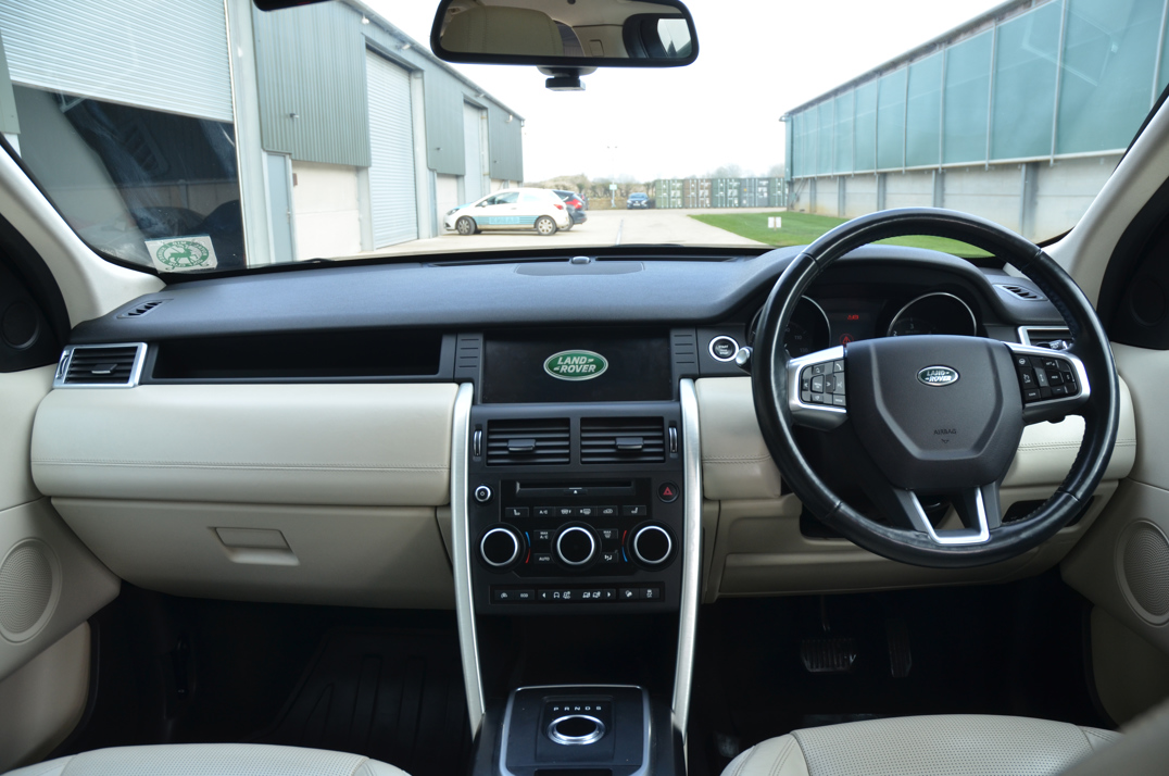 Land Rover Discovery Sport TD4 HSE Luxury. gallery image 23