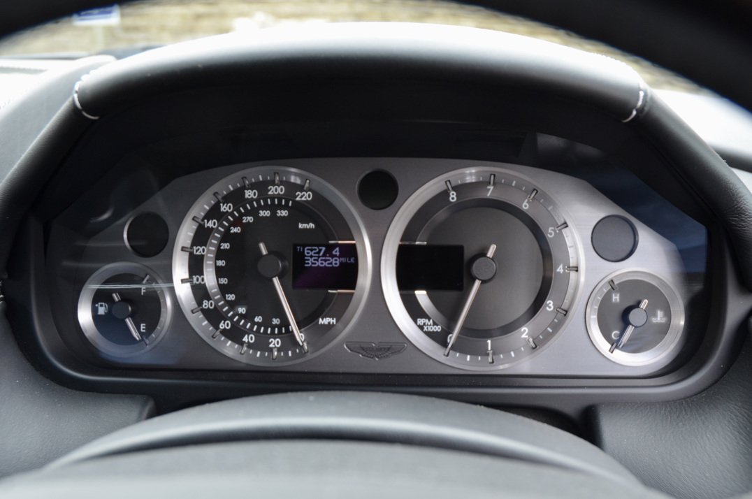 Aston Martin Vantage 4.7 Manual Coupe. gallery image 52