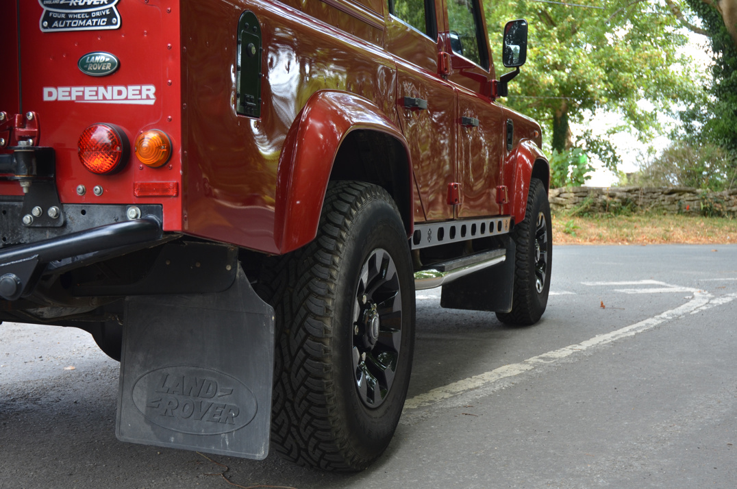 Land Rover Defender 110 2.2 TDCI Automatic 9 - Seater gallery image 14