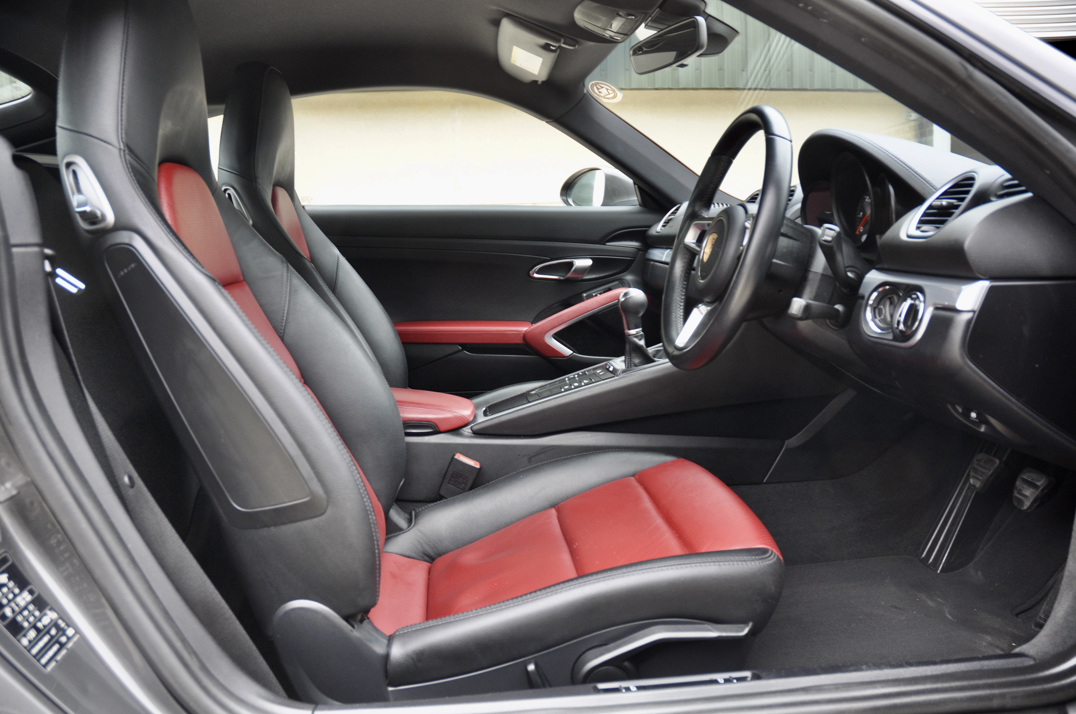 Porsche Cayman T 718/982 gallery image 22