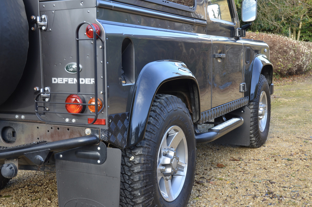 Land Rover Defender XS Landmark Edition 2.2 TDCI gallery image 14