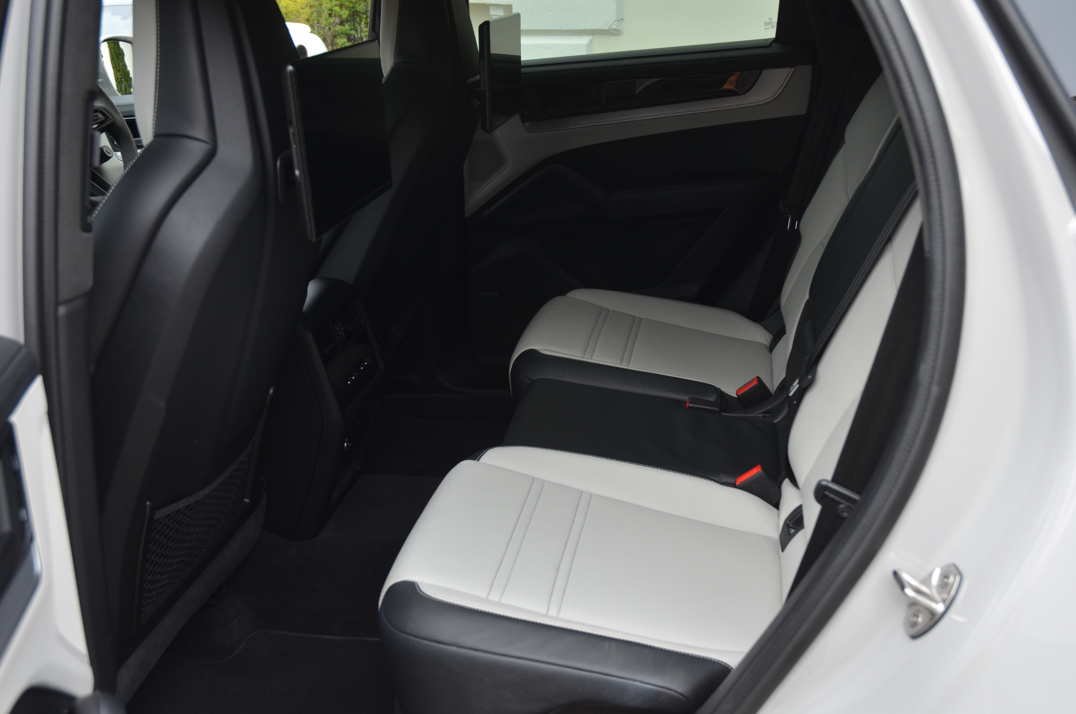 Porsche Cayenne Turbo Hybrid.. 2024 gallery image 32