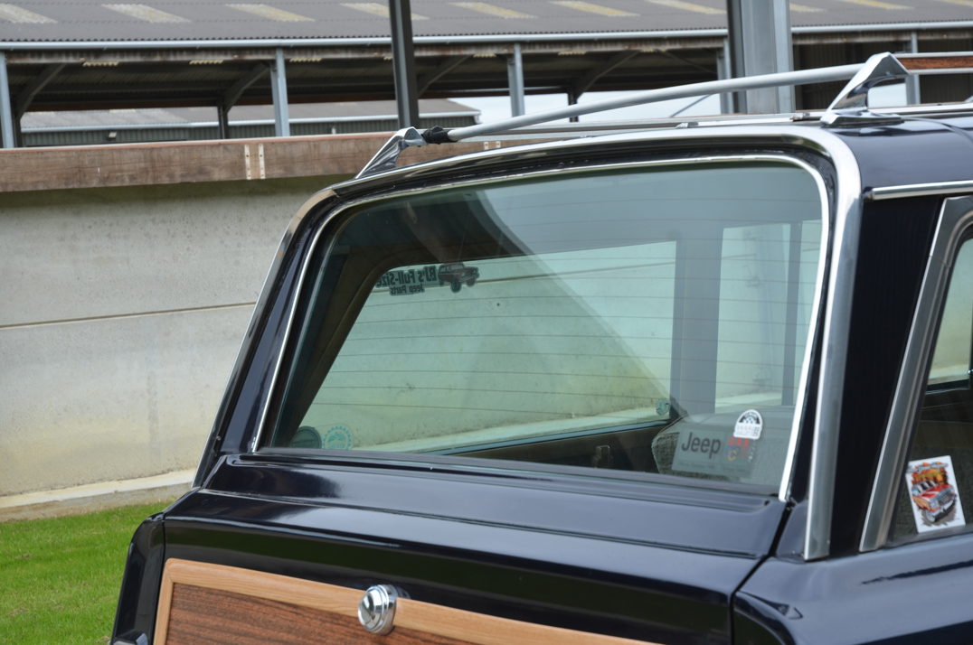 Jeep Grand Wagoneer 5.900cc V8 Auto gallery image 14