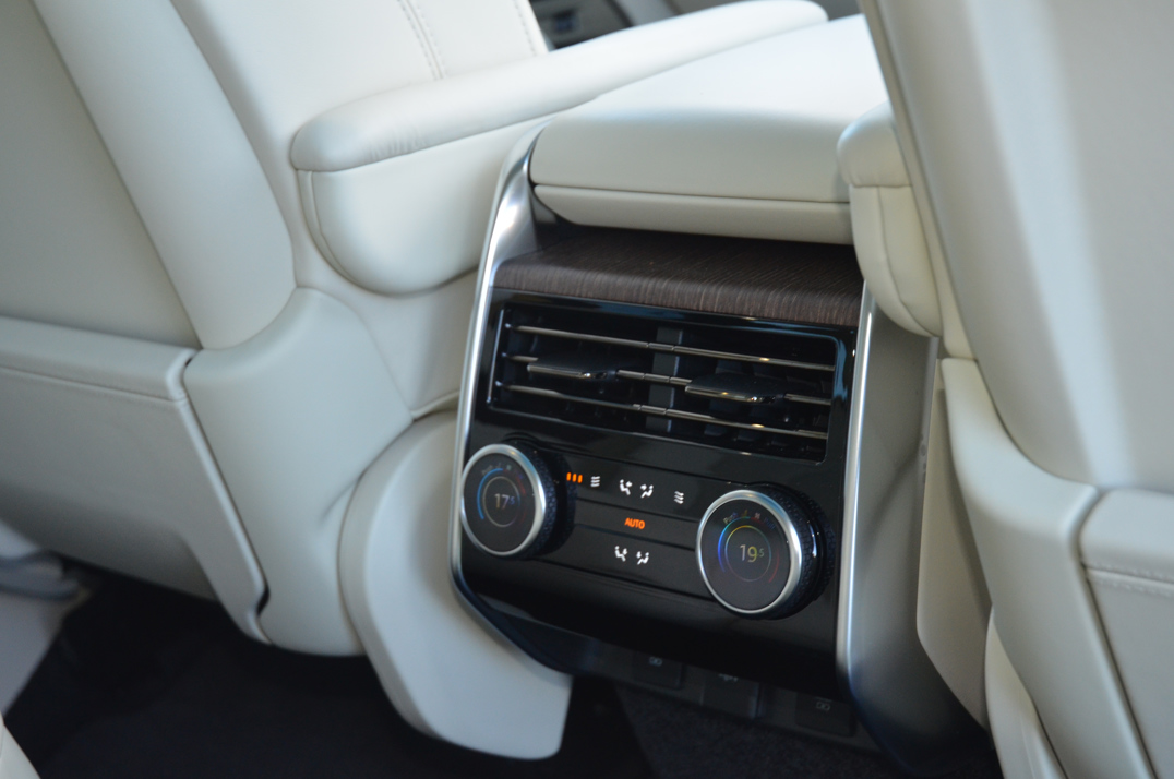 Land Rover Range Rover 3.0ltr P440e Autobiography gallery image 27