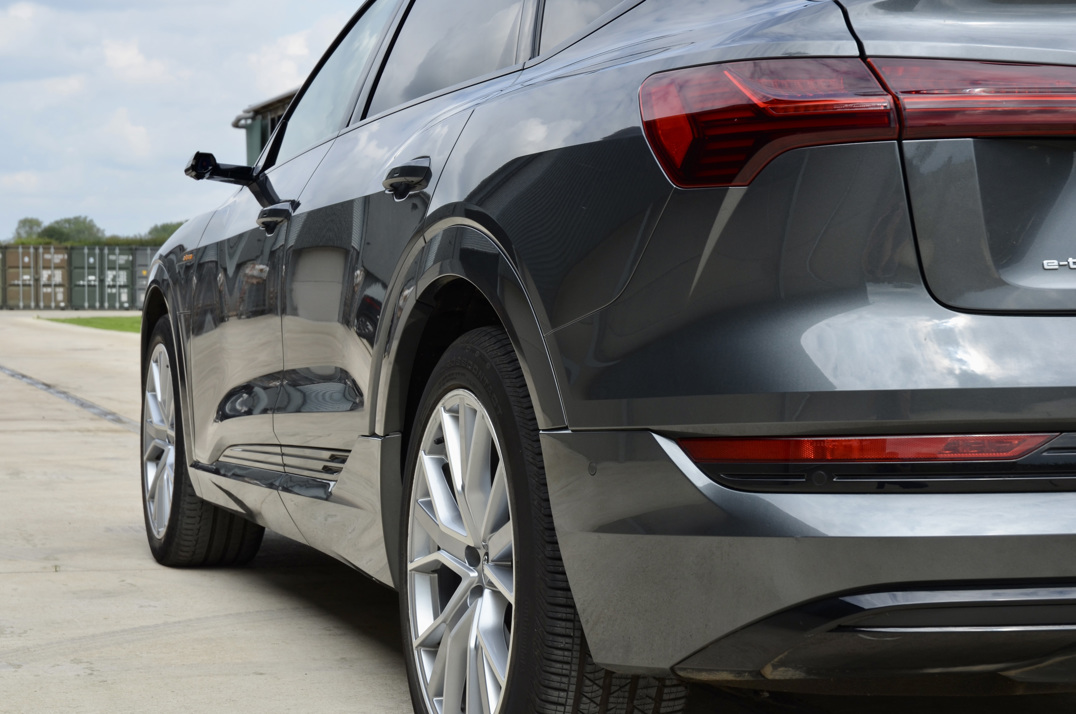 Audi E - Tron Launch Edition 55 Quattro 300Kw. gallery image 11