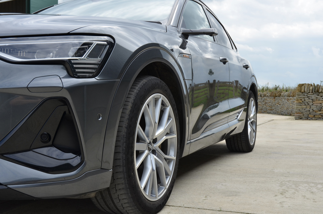 Audi E - Tron Launch Edition 55 Quattro 300Kw. gallery image 10