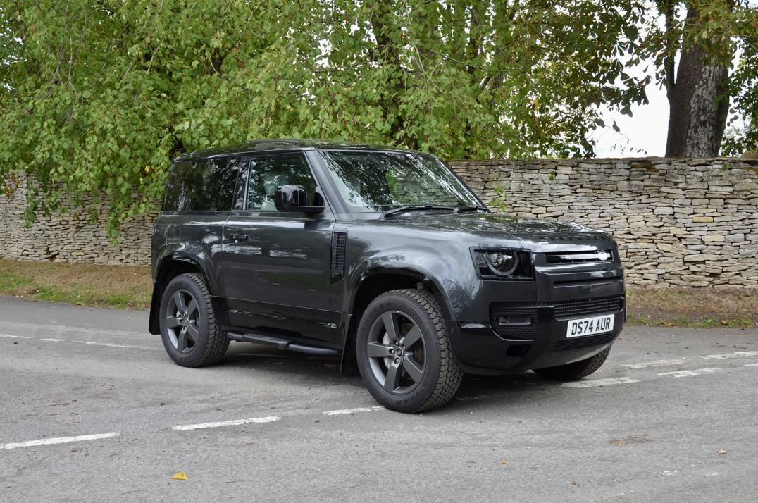 Land Rover Defender 90 X Dynamic HSE 3.0D 350 MHEV gallery image 4