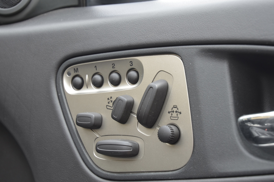 Jaguar XKR 4.2 Auto Convertible gallery image 48