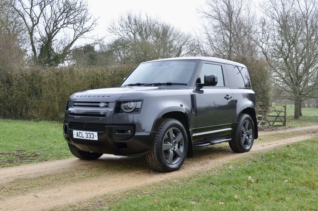 Land Rover Defender 90 X Dynamic HSE 3.0D MHEV gallery image 2