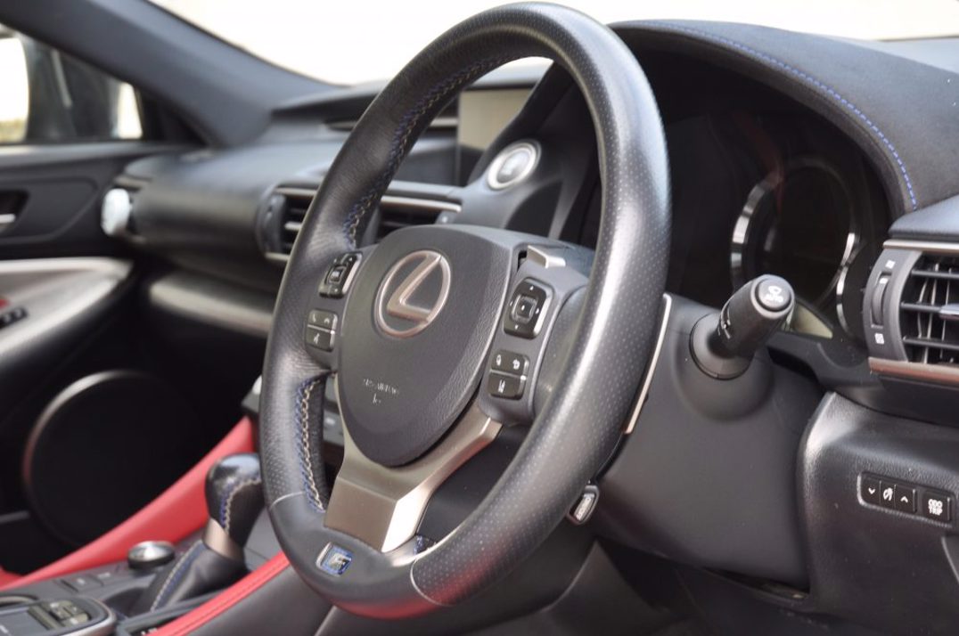 Lexus RCF V8 Coupe gallery image 26