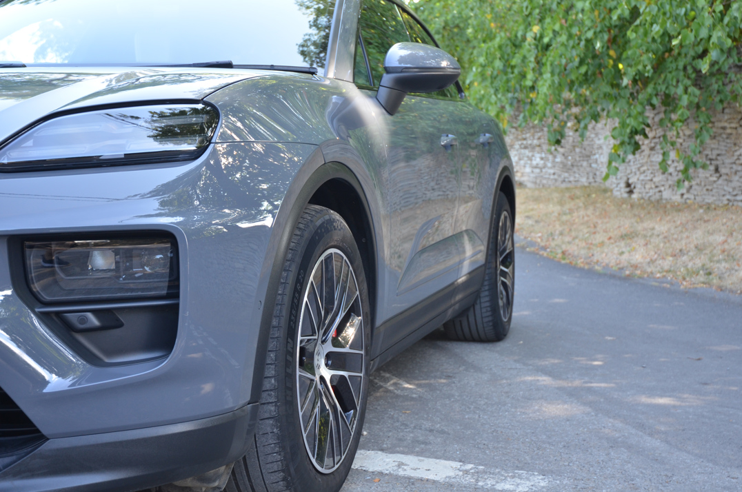 Porsche Macan 4s Electric gallery image 11