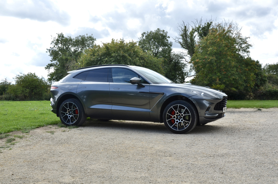 Aston Martin DBX 4.0 V8. gallery image 2
