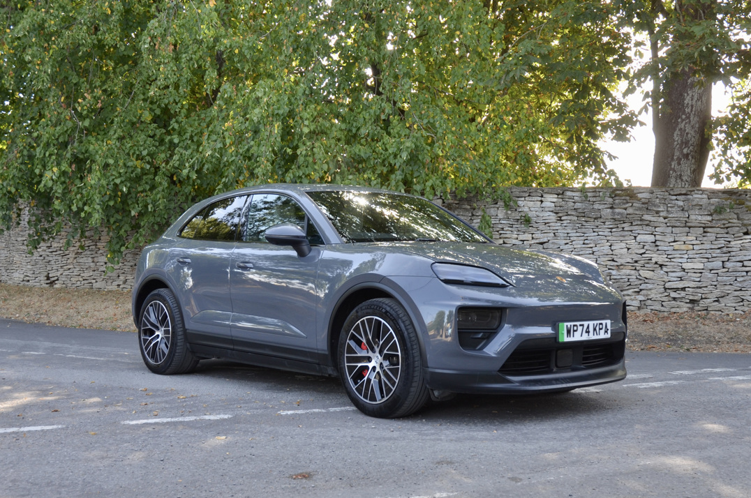 Porsche Macan 4s Electric gallery image 2