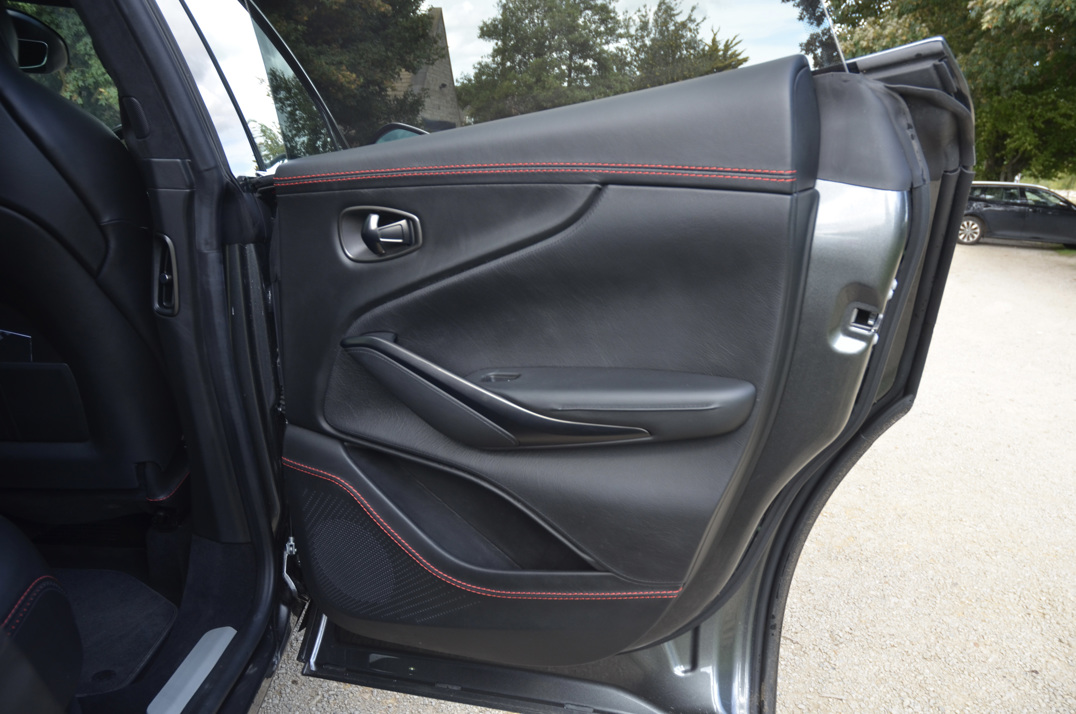 Aston Martin DBX 4.0 V8. gallery image 39