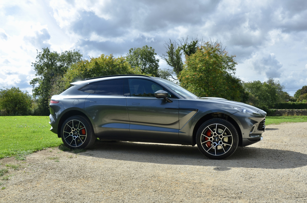 Aston Martin DBX 4.0 V8. gallery image 3