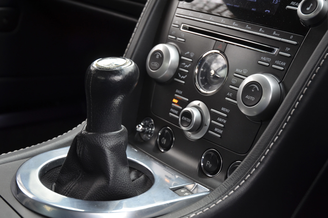 Aston Martin Vantage 4.7 Manual Coupe. gallery image 47