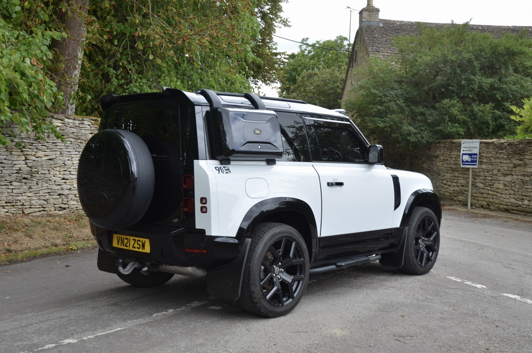 Land Rover Defender 90 3.0 250M MHEV Urban Edition gallery image 7