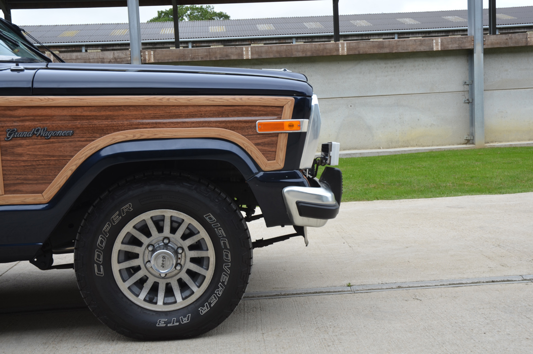 Jeep Grand Wagoneer 5.900cc V8 Auto gallery image 19